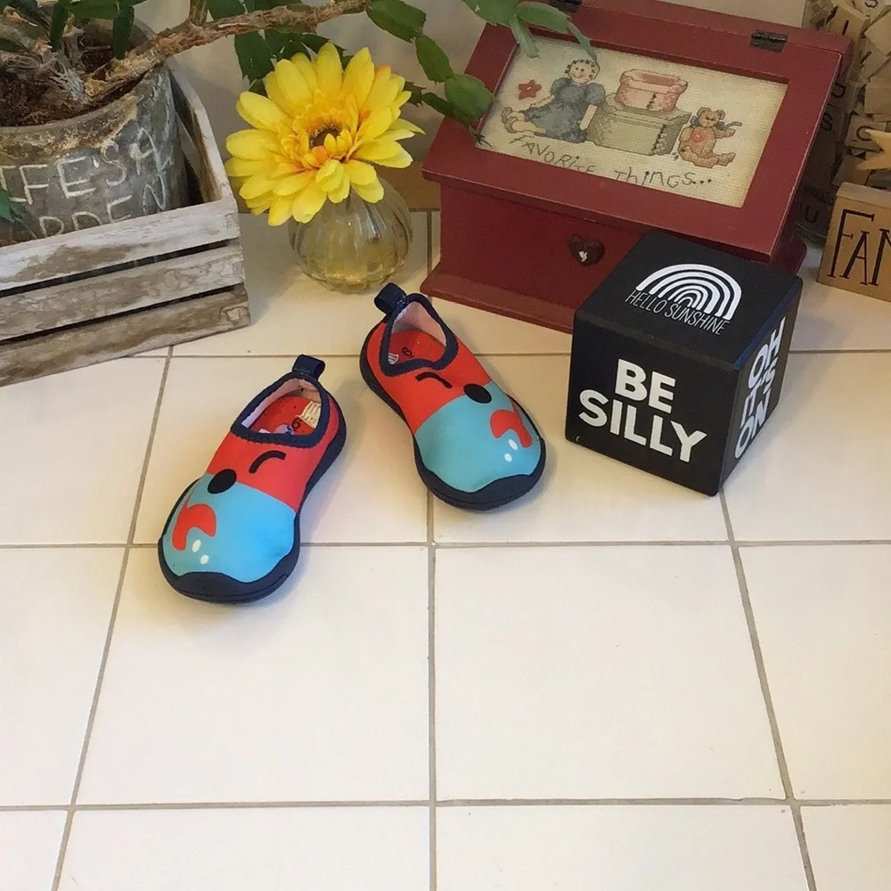 ‘Wonder Nation’ Lobster Aqua Sock Water Shoes
